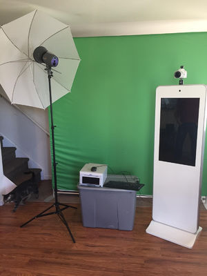 32" Inch LCD floor stand photobooth all-in-one touchscreen computer kiosk selfie station