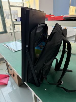 23.6 Inch Backpack High Brightness LCD Display With Built-In Rechargeable Li Battery