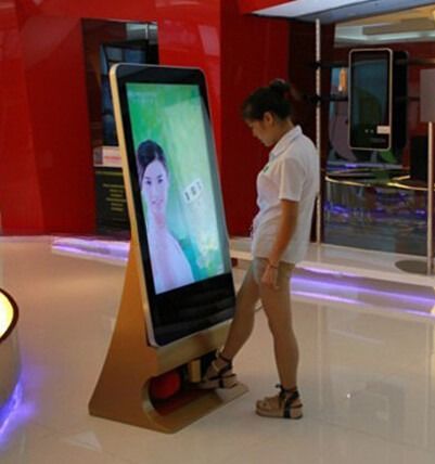 floor standing 32inch LCD POP advertising shoe polishing clean machine